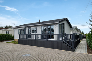 static homes for sale warwickshire